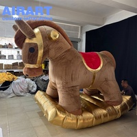 Jouet gonflable personnalisé de cheval de style dessin animé, ballon gonflable de cheval de jouet de tissu de peluche pour la partie de Noël