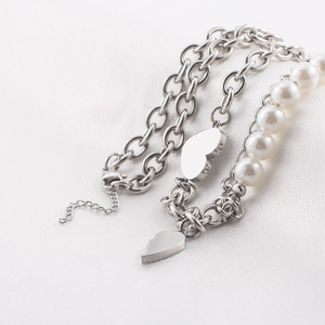 สร้อยคอจี้รูปหัวใจพร้อมลูกปัดมุกเทียม โซ่เหล็กไทเทเนียมสำหรับผู้ชายและผู้หญิง เครื่องประดับแฟชั่นแบบซ้อนชั้น - Product Image 2