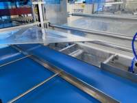 Machine de scellage automatique à tunnel thermique à grande vitesse pour film plastique, idéale pour les boissons, les vêtements et les produits chimiques (certifiée CE)