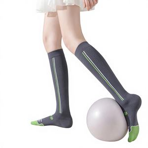 Calcetines de compresión largos de algodón transpirables para mujer y jóvenes, con bloques de color, ideales para ciclismo, fitness, correr y saltar la cuerda. - Product Image 1