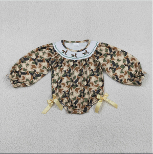 ชุดรอมเปอร์เด็กผู้หญิงแขนยาวลายพรางสีเขียว-น้ำตาลปักลายเป็ด รุ่น LR2896 - Product Image 4