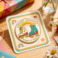 Promotion : Pin's en émail rond en métal, motif patin à roulettes et chaussure de dessin animé arc-en-ciel, vente en gros, souvenir de club de patinage, cadeau, pin's de revers personnalisés