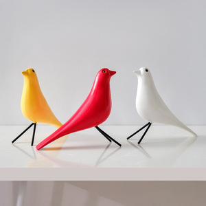 Figurine d'oiseau en bois nordique, artisanale en pin, style scandinave, décoration de salon, pièce unique - Product Image 2