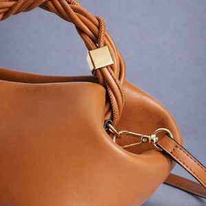 Nuova Collezione 2026: Borsa Geometrica Chic da Donna in <span class=keywords><strong>Ecopelle</strong></span> Premium con Manico in Rattan, Tracolla e Borsa a Spalla - Product Image 5
