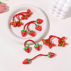 Elastico per Capelli a Forma di Fragola Rossa in Plastica/Resina, Accessorio Dolce per Capelli da Bambina per FESTIVAL - Product Image 2