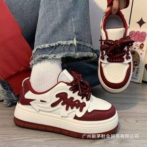 Baskets basses en toile rouge bordeaux pour femme, chaussures plates respirantes à lacets, style simple et décontracté pour l'école - Product Image 4