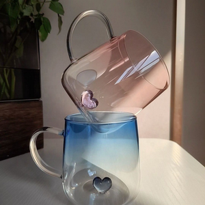 Taza de Vidrio de Borosilicato de Una Sola Capa, Color Degradado, Diseño Creativo de Corazón, Taza Clásica para Desayuno, Asa Cálida y Acogedora, para Parejas - Product Image 1