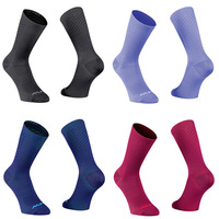 Chaussettes de sport unisexe personnalisées en coton à compression, technique tricotée, bord brodé, logo athlétique, collection printemps, conception OEM