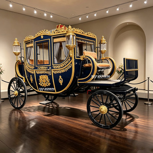 Élégante voiturette électrique royale à carrosserie fermée, véhicule rétro à quatre roues, idéale pour les projets de tourisme historique en ville - Product Image 1