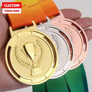 Medalhas personalizadas sem ordem mínima Troféus e medalhas China Machine Sport Gold 3d Soccer Running Medal
