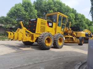 รถเกรดเดอร์ Caterpillar 140H รุ่นดั้งเดิม พร้อมใบมีด Ripper สำหรับงานหนัก มีสินค้าในสต็อก เหมาะสำหรับงานปรับระดับพื้นที่ในเหมือง เครื่องจักรก่อสร้าง - Product Image 3