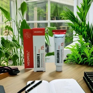 Crema Facial para Aclarar Manchas Oscuras y Cicatrices de Acné para Todo Tipo de <span class=keywords><strong>Piel</strong></span>, Corrector de Hiperpigmentación Post-Imperfecciones con Niacinamida, OEM - Product Image 2