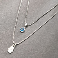 Le nouveau collier double couche à pendentif œil turc rétro et palmier 2025 est un accessoire unique, polyvalent et haut de gamme