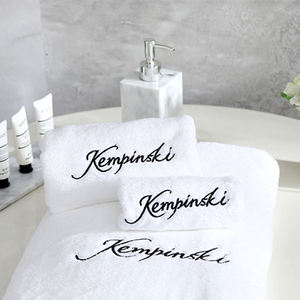 Set di <span class=keywords><strong>Asciugamani</strong></span> per <span class=keywords><strong>Hotel</strong></span> 5 Stelle, 100% Cotone, Bianchi, per Viso, Mani e Bagno, Personalizzabili con Logo, <span class=keywords><strong>Forniture</strong></span> per <span class=keywords><strong>Hotel</strong></span> - Product Image 1