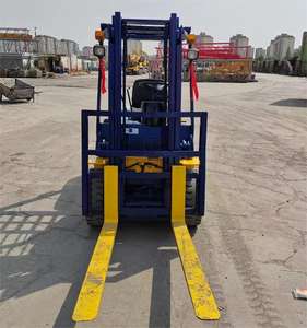 Montacargas Komatsu FD25 Usado, Diésel, con Desplazador Lateral Hidráulico, Mástil de 2 Etapas, Capacidad de 2.5-5 Toneladas - Product Image 5