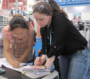 Tous types d'appliques en dentelle brodée avec des perles <span class=keywords><strong>de</strong></span> cristal classiques personnalisées sur tissu en filet pour robe <span class=keywords><strong>de</strong></span> mariée à cœur - Product Image 4