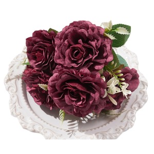 Élégant bouquet de fleurs de lotus artificielles à 5 têtes, arrangement floral en soie pour mariage - Product Image 5