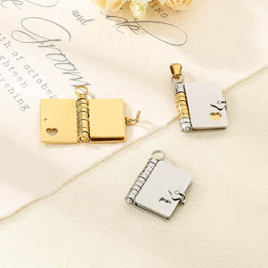 Colgantes y dijes de moda de acero inoxidable 316L chapados en oro PVD de 14K y 18K personalizados, dije de sobre y libro para la fabricación de joyas - Product Image 4