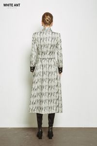 JOAN MONOGRAM MIDI DRESS Fácil de usar Sustainable Office Lady Visco Silk Embalaje personalizado del fabricante de Vietnam - Product Image 4