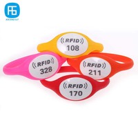 Gelang Silikon RFID NFC 13.56Mhz Custom Printing OEM, Kunci Hotel Chip S50 S70, Kunci Kabinet Pintar Apartemen Komunitas, Keyfob RFID