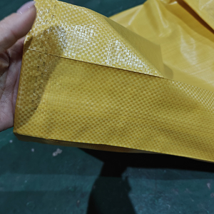 Machine automatique de découpe et de couture avec insertion de doublure et ourlage pour la fabrication de sacs en tissu tissé PP - Product Image 3