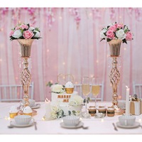 Décor de lieu de réception de style européen, marqueurs de chemin en fer forgé électroplaqué à tiges torsadées pour arrangements floraux, centres de table de mariage