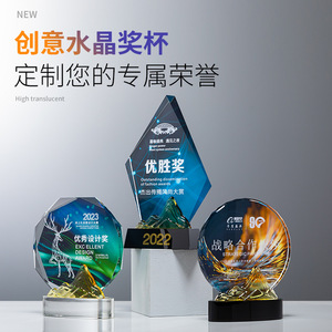 Trofeo de Cristal Personalizado con Diseño de Montaña, Grabado Láser, Impresión UV, Regalo Empresarial Duradero, Medalla Individual Destacada - Product Image 3