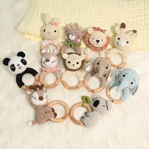 Jouets hochets pour bébé au crochet en coton naturel, hochets animaux au crochet pour bébé avec <span class=keywords><strong>anneau</strong></span> de <span class=keywords><strong>dentition</strong></span> en bois - Product Image 4
