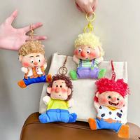 Porte-clés poupée en peluche mignonne pour enfants, cheveux bouclés, taches de rousseur, gilet imprimé vache, boucle en W, breloque en peluche, 5-7 ans, cadeau de fête, vente en gros