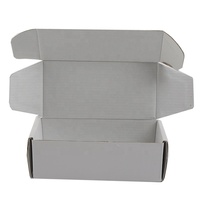 Boîte à bougies personnalisée en carton recyclé avec roses préservées, finition brillante et mate, gaufrage