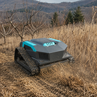 Robot tondeuse télécommandé sur chenilles robuste, moteur essence 4 temps, qualité professionnelle pour le désherbage des terres agricoles et des zones montagneuses