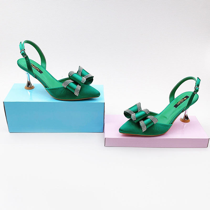 สีเขียว