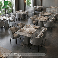 Ensemble de table et de chaises de salle à manger en aluminium moderne pour hôtel, café, villa, complexe hôtelier, utilisation en extérieur - Fabricant en gros