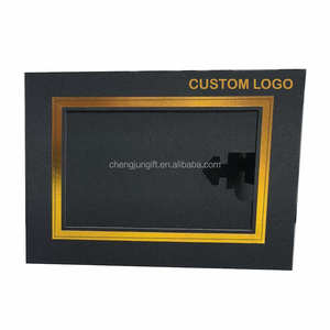 Marco de Fotos Plegable de Papel Negro y Dorado Personalizado de 4x6 con Impresión Dorada y Soporte para Recuerdo - Product Image 1