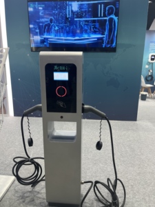 Nueva Estación de Carga para Vehículos Eléctricos de 44kW CA con 2 Conectores, Certificación CE Tipo 2, Lector de Tarjetas de Crédito/Aplicación POS - Product Image 4