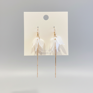 Pendientes de perlas de concha Huggie hechos a mano, moda de tendencia para niñas, gran oferta al por mayor - Product Image 2