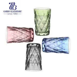 뜨거운 판매 스프레이 컬러 유리 제품 양각 다이아몬드 물 유리 하이 퀄리티 12 온스 새겨진 빈티지 컬러 유리 텀블러 컵