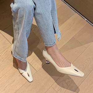 Zapatos <span class=keywords><strong>de</strong></span> Tacón Alto Metálicos <span class=keywords><strong>de</strong></span> Diseño con Huecos <span class=keywords><strong>de</strong></span> Cuero Genuino Gris <span class=keywords><strong>de</strong></span> Lujo Cialisa para Mujer <span class=keywords><strong>2022</strong></span> - Product Image 2