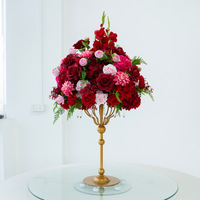 Ensemble de chandeliers européens de luxe léger avec fleurs artisanales préfabriquées pour la décoration de table de banquet d'hôtel, de mariage ou de dîner