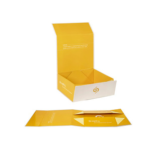 Caja de Embalaje Plegable de Lujo Personalizada para Camisetas de Hombre, Color Amarillo Brillante con Recubrimiento UV, Grabado en Relieve y Laminado Mate - Product Image 3