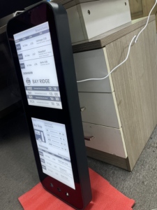 ป้ายโฆษณาอิเล็กทรอนิกส์ E-Ink ขนาด 13.3 นิ้ว สีดำ-ขาว สำหรับสถานีรถไฟฟ้าใต้ดิน สถานีรถโดยสาร รองรับการเชื่อมต่อจากโรงงานผ่าน <span class=keywords><strong>API</strong></span> และ SDK - Product Image 3