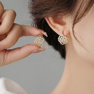 Pendientes de Botón de Circonita Rosa Francesa de Lujo de Alta Gama, Nuevo Diseño de Doble Cara, Versátiles, Chapados en Oro y Cobre, Exquisitos, para Regalo - Product Image 1