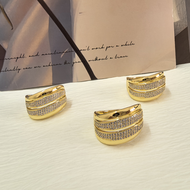 Hot 18K Gold Plated Ring in Brass for Niche Style Market