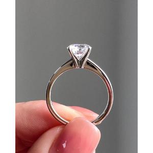 Bague de joaillerie fine pour femme avec diamant Moissanite VVS en argent sterling 925 pour les collections de boutiques de mariage et les tenues de mariage - Product Image 5