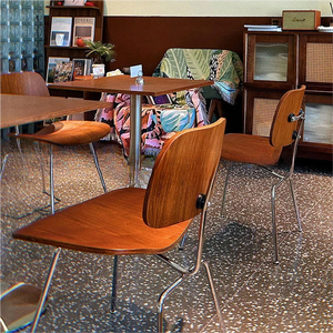 Table de salle à manger minimaliste de style bois de charpente, inspirée de l'océan, pour restaurant occidental, tables commerciales pliantes carrées couleur noyer - Product Image 1