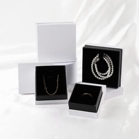 Vente en gros Stock Boîte à bijoux vide écologique blanc rigide haut de gamme avec logo personnalisé Boucle d'oreille en carton Mini collier de luxe en papier