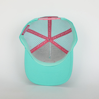 Gorra de béisbol deportiva a rayas al por mayor ajustable de 5 paneles agujeros láser sombrero de papá con patrón de lazos parche tejido