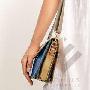 LW Sac à bandoulière en cuir véritable pour femmes avec pompon Lady Sling Bag Sac à bandoulière en cuir à franges pour filles - Product Image 6