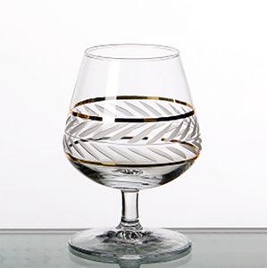 Ensemble de 5 verres à vin élégants à bord doré, coupés à la main, gobelets ronds pour les fêtes - Product Image 6