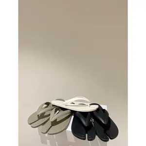 Pantofole donna 2023 estate nuova capispalla moda infradito donna pantofole sandali piatti da donna scarpe di lusso